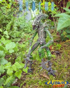 Mantis Alien Neca Album Comics 04